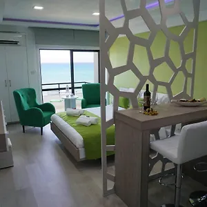 https://lazuli-beach-apartment-no-405.larnacahotels.org